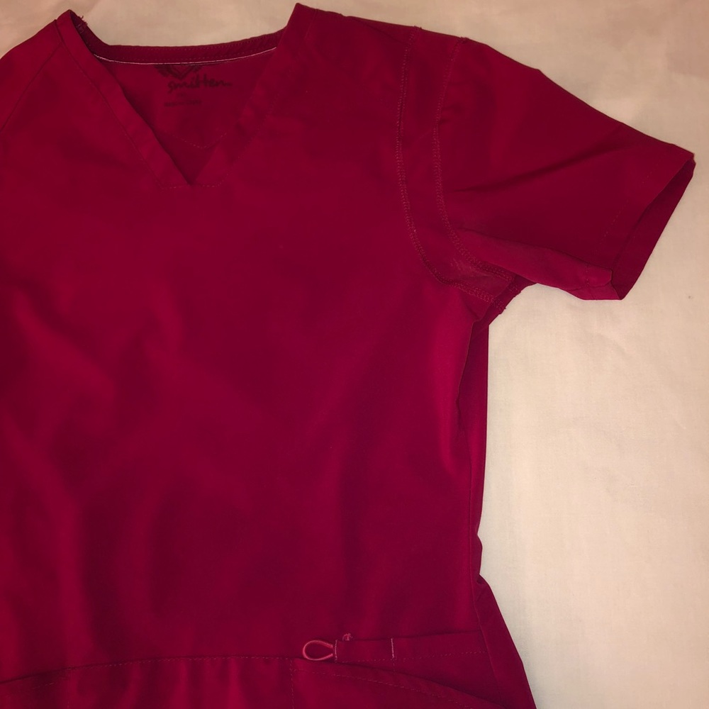 Smitten Goddess 5 Pocket V-Neck Scrub Top - Picture 5 of 8